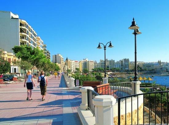 Modern 3Br Apartment In Sliema'S Desirable Locale Exteriör bild